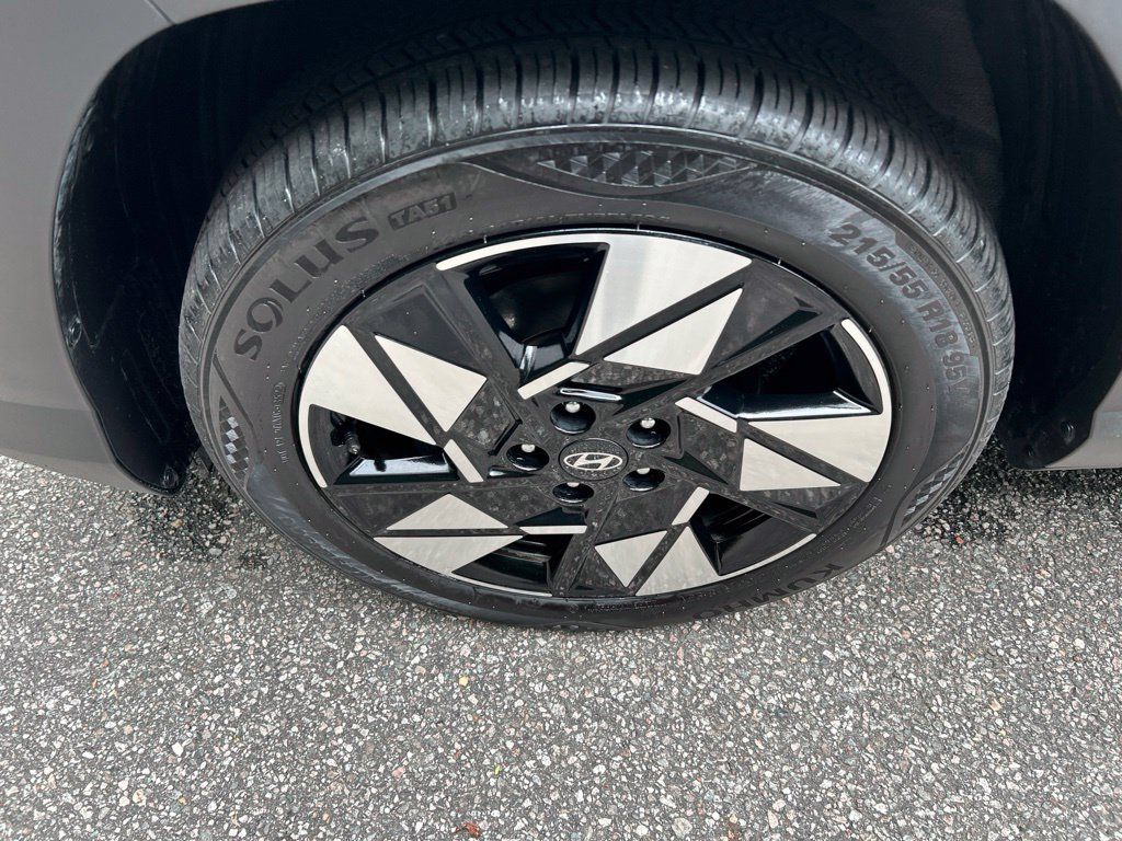 Used 2025 Hyundai Kona SEL FWD image 12