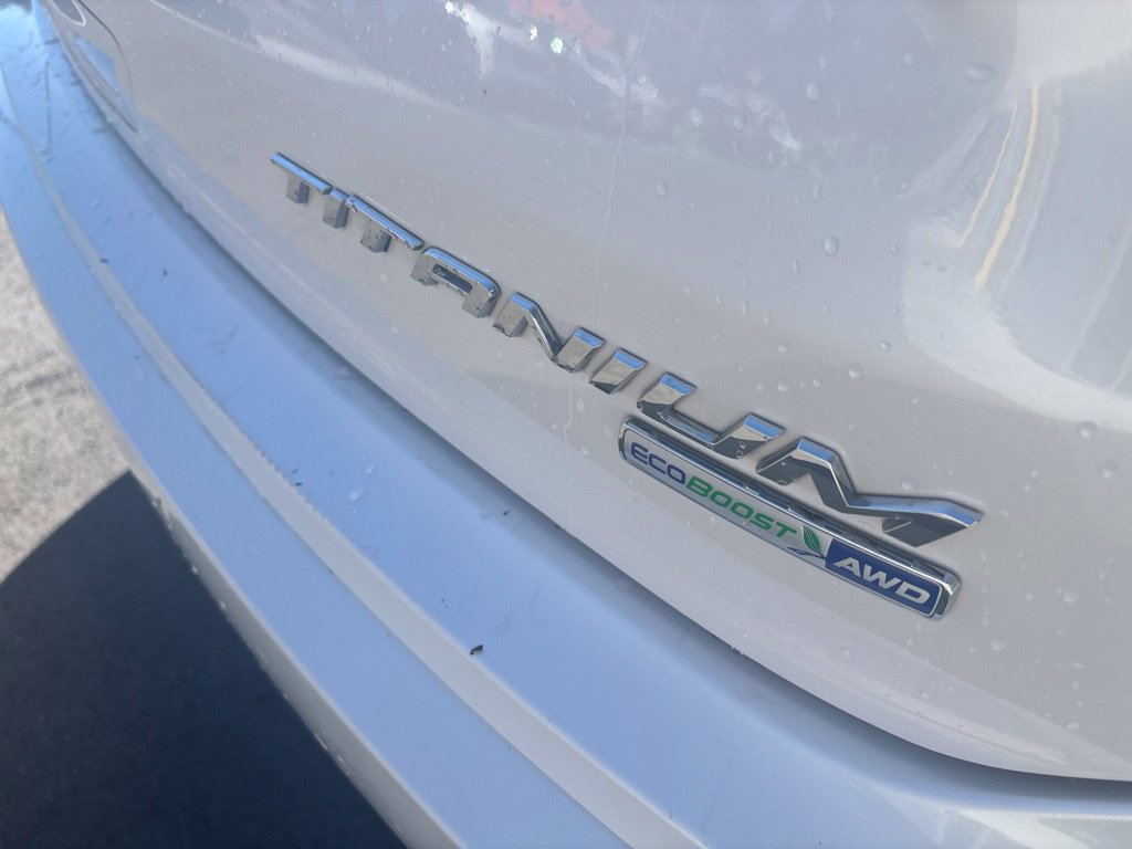Used 2019 Ford Edge Titanium w/ Equipment Group 301A AWD/4WD image 7