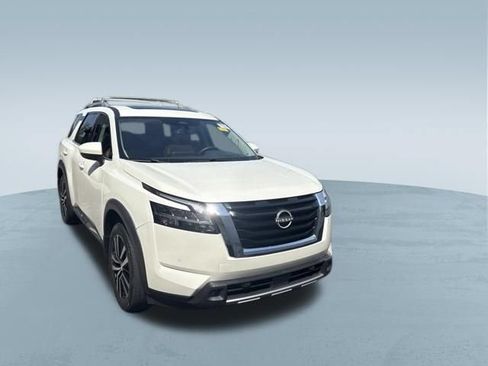 Used 2023 Nissan Pathfinder Platinum AWD/4WD image 9
