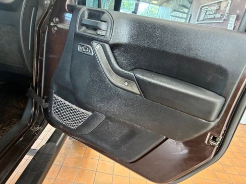 Used 2013 Jeep Wrangler Unlimited Sport image 28