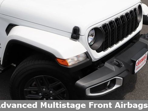 Used 2024 Jeep Gladiator Sport image 2