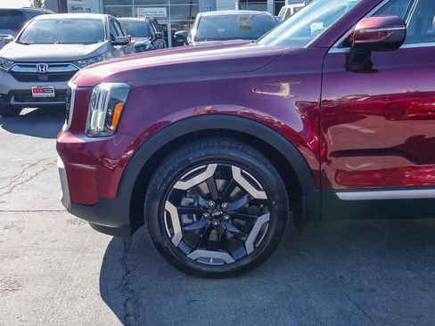Used 2023 Kia Telluride EX w/ EX Captain's Chair Package image 9