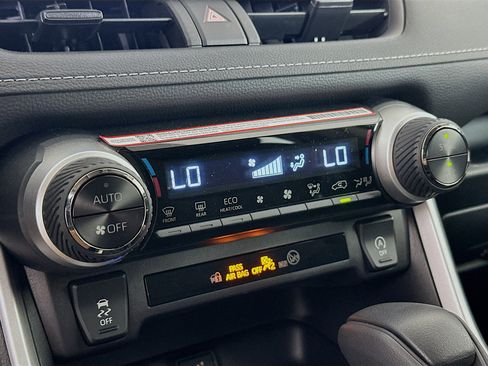 Used 2025 Toyota RAV4 XLE w/ Convenience Package image 23