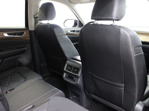 Used 2024 Volkswagen Atlas SE FWD image 21