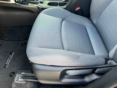 Used 2024 Toyota Corolla Cross SE image 15