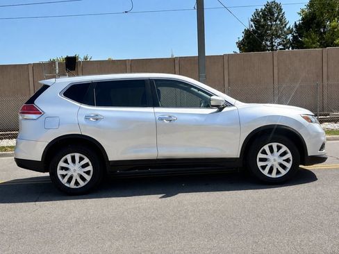 Used 2015 Nissan Rogue S w/ S Family Package FWD image 7