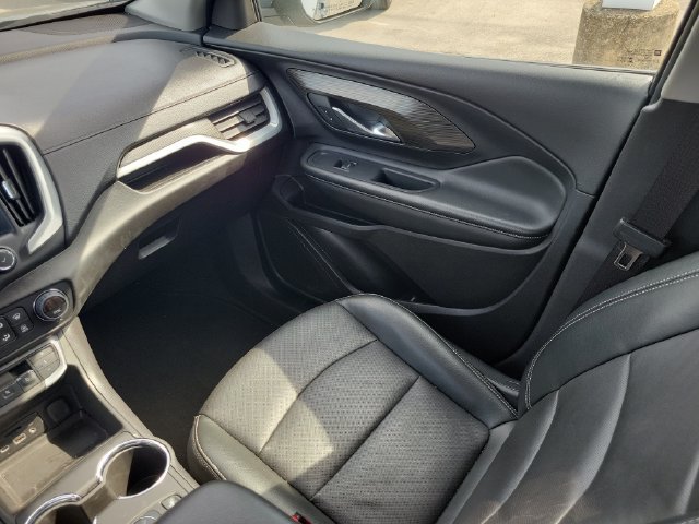 Used 2024 GMC Terrain SLT AWD/4WD image 16