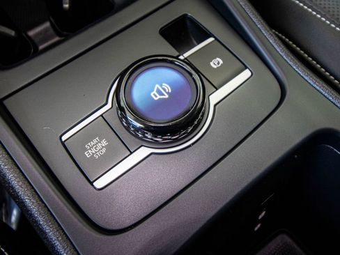 Certified 2025 Volkswagen Tiguan SE image 34