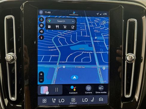 Used 2025 Volvo XC40 B5 Plus image 22