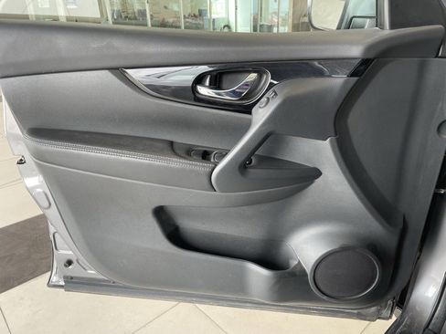 Certified 2022 Nissan Rogue Sport SV image 9