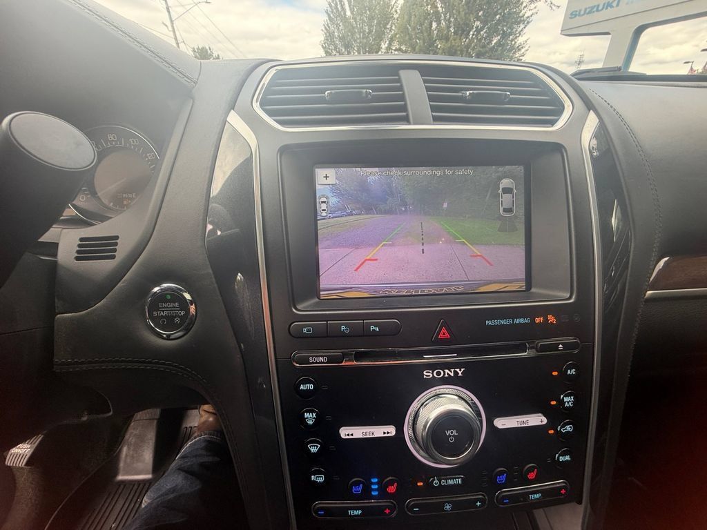 Used 2018 Ford Explorer Platinum AWD/4WD image 16