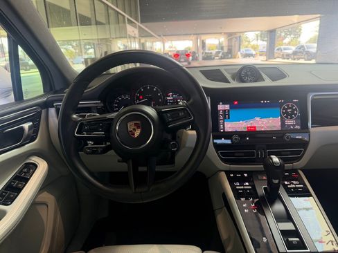 Certified 2023 Porsche Macan AWD/4WD image 13