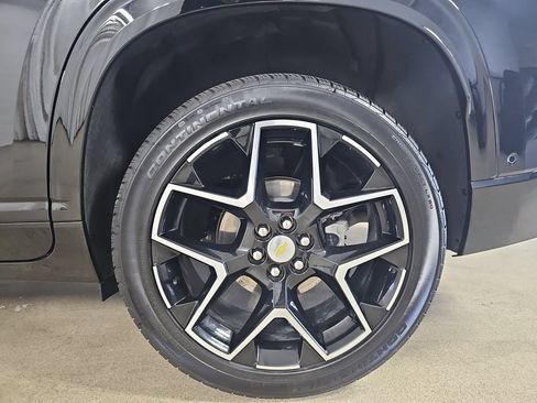 Used 2025 Chevrolet Traverse High Country AWD/4WD image 41