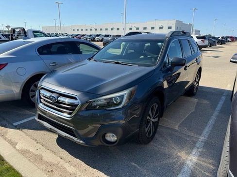 Used 2018 Subaru Outback 3.6R Limited w/ Popular Package #2 AWD/4WD image 3
