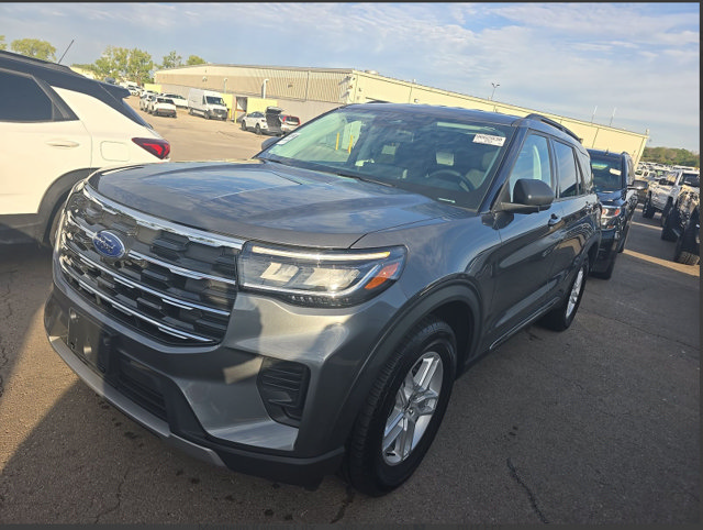 Used 2025 Ford Explorer Active AWD/4WD image 1