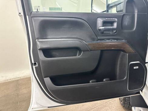 Used 2017 GMC Sierra 2500 Denali w/ Duramax Plus Package AWD/4WD image 34
