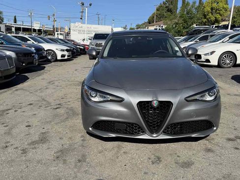 Used 2017 Alfa Romeo Giulia RWD image 2