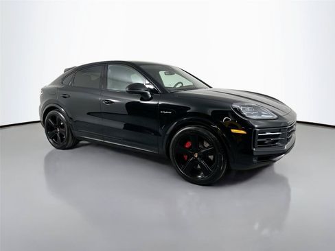 Certified 2025 Porsche Cayenne S AWD/4WD image 9