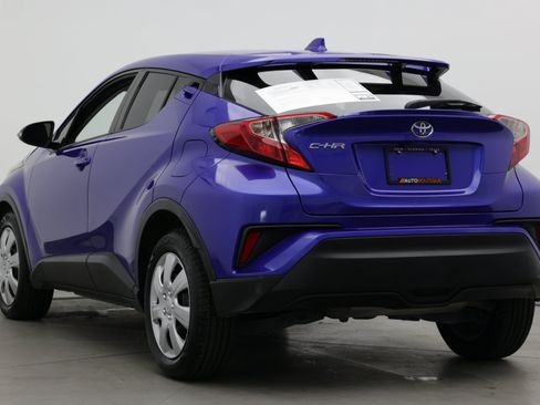 Used 2020 Toyota C-HR LE FWD image 5