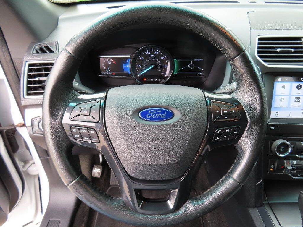 Used 2017 Ford Explorer XLT w/ Equipment Group 202A AWD/4WD image 17