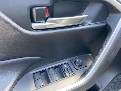 Used 2021 Toyota RAV4 XLE FWD image 11