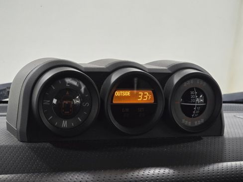 Used 2010 Toyota FJ Cruiser 4WD image 32