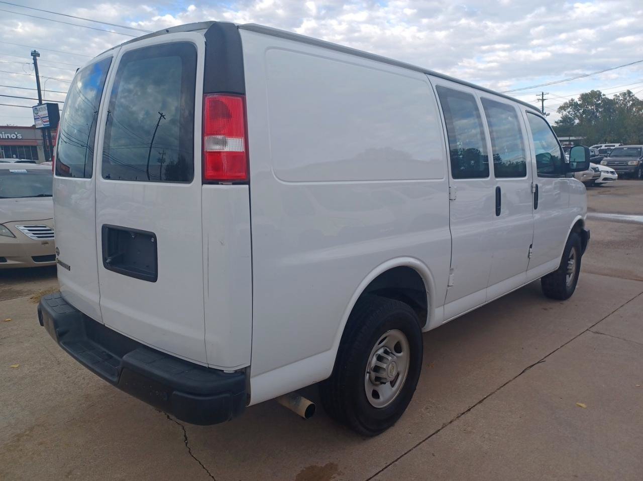 Used 2022 Chevrolet Express 2500 w/ Driver Convenience Package RWD image 5