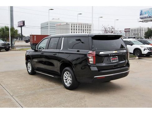 Used 2024 Chevrolet Suburban LT image 3