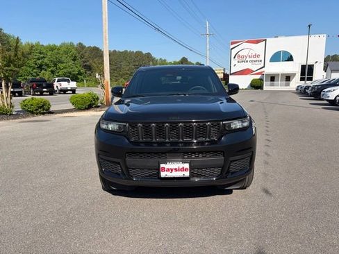 Used 2024 Jeep Grand Cherokee L Laredo AWD/4WD image 4