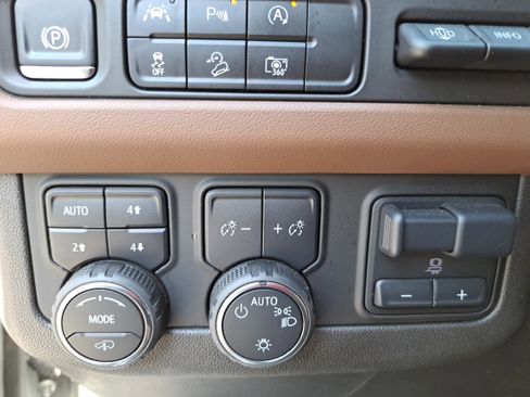 Used 2024 Chevrolet Tahoe High Country image 27