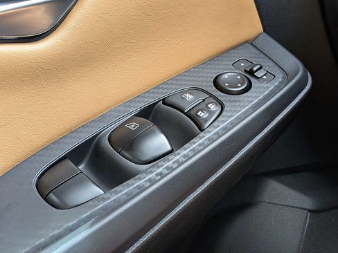 Used 2025 Nissan Sentra SV w/ SV Premium Package FWD image 27
