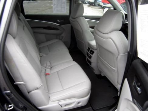 Used 2017 Acura MDX w/ Technology & Entertainment image 23