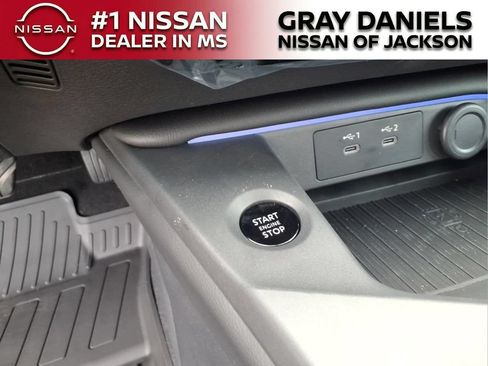 New 2026 Nissan Sentra SR w/ Floor Mat Package FWD image 15