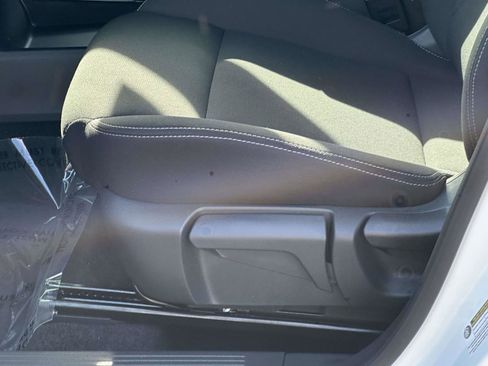 Used 2025 Nissan Rogue S image 15