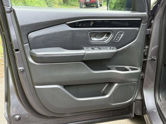 Used 2023 Honda Pilot Touring image 9