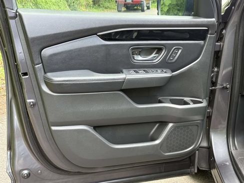 Used 2023 Honda Pilot Touring image 9