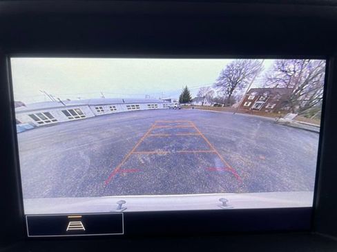 Used 2024 GMC Terrain SLT w/ Infotainment Package II image 30