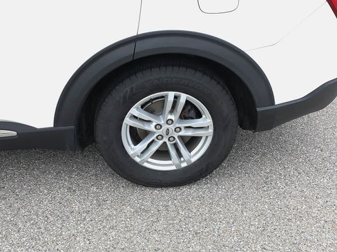 Used 2021 Ford Explorer XLT w/ Equipment Group 202A RWD image 4