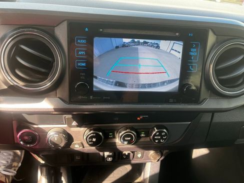 Used 2019 Toyota Tacoma TRD Off-Road image 15