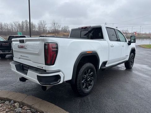 Used 2024 GMC Sierra 2500 AT4 AWD/4WD image 5