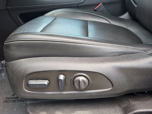 Used 2023 GMC Acadia SLT image 22