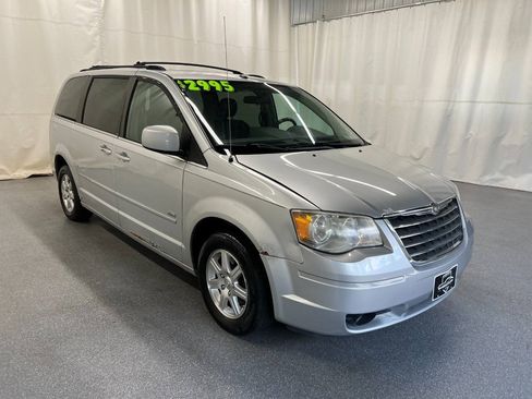 Used 2008 Chrysler Town & Country Touring FWD image 3