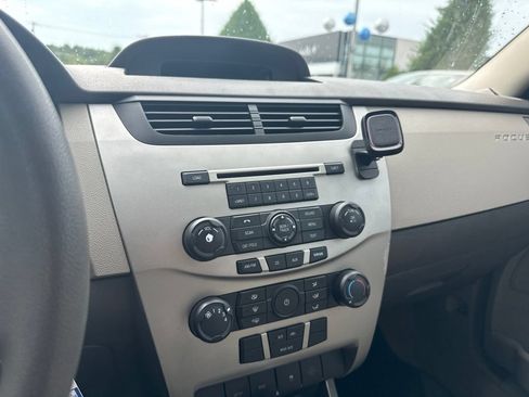 Used 2010 Ford Focus SE FWD image 10