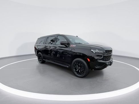 Used 2022 Chevrolet Suburban Z71 w/ Luxury Package image 2