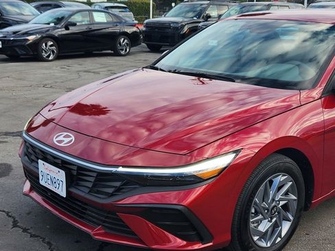 Certified 2025 Hyundai Elantra Blue image 10