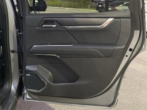 Used 2025 GMC Acadia Elevation image 36