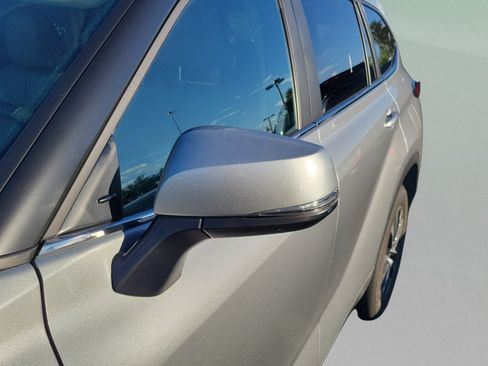 Used 2023 Toyota Highlander XLE FWD image 29