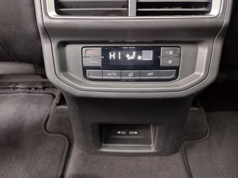 Used 2024 Volkswagen Atlas SE image 8