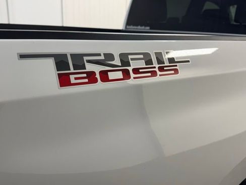 Used 2021 Chevrolet Silverado 1500 Custom Trail Boss AWD/4WD image 32