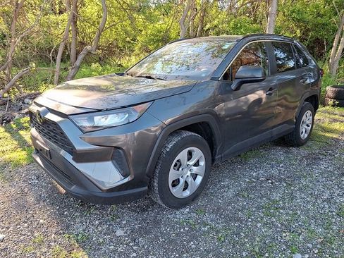 Used 2019 Toyota RAV4 LE FWD image 3